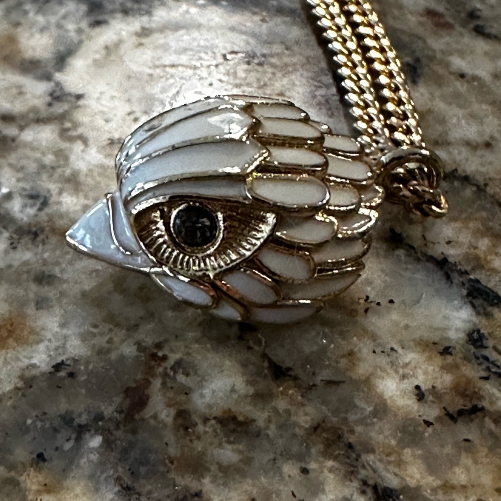 Kurt Geiger White Enamel & Gold Shell Pendant Necklace - Picture 3 of 9